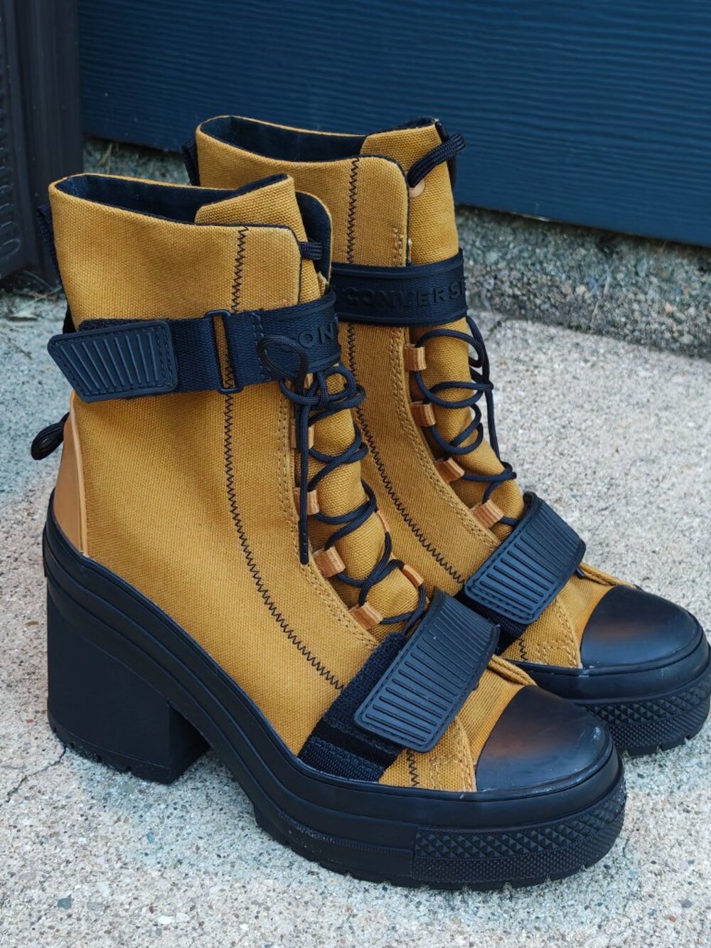 Converse Size US W 6.5 Chuck Taylor All Star GR82 Soba/Black Chunky Heel Boots